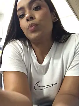 Snapshot of JuanaSimons chatting on 03/01/25, 01:43 JuanaSimons online show from 03/01/25, 01:43