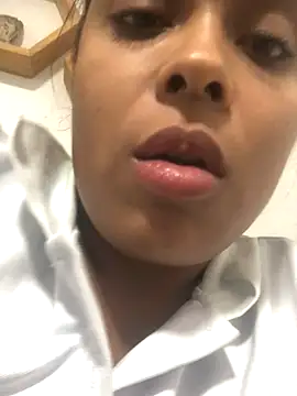 Snapshot of JuanaSimons chatting on 10/17/25, 02:04 JuanaSimons online show from 10/17/25, 02:04