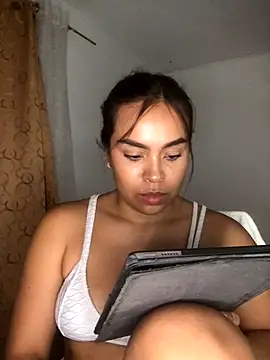 Snapshot of JuanaSimons chatting on 09/24/25, 01:02 JuanaSimons online show from 09/24/25, 01:02