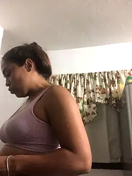 Snapshot of JuanaSimons chatting on 09/11/25, 02:11 JuanaSimons online show from 09/11/25, 02:11