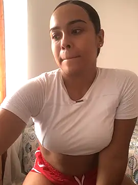 Snapshot of JuanaSimons chatting on 10/26/25, 06:30 JuanaSimons online show from 10/26/25, 06:30