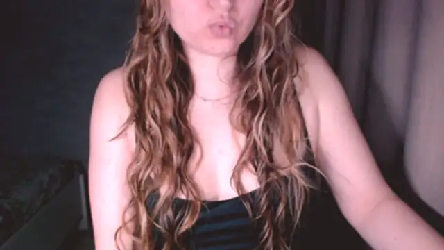 Snapshot of fiona_cute_2 chatting on 04/26/26, 07:44 fiona cute 2 online show from 04/26/26, 07:44