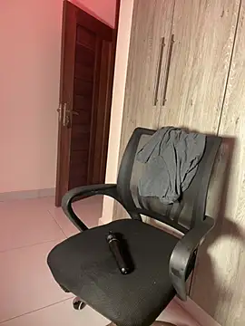 Candiey001 online show from 04/05/26, 08:59