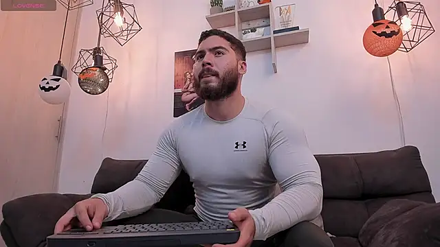 SebastianVilla  online show from 10/04/25, 10:33