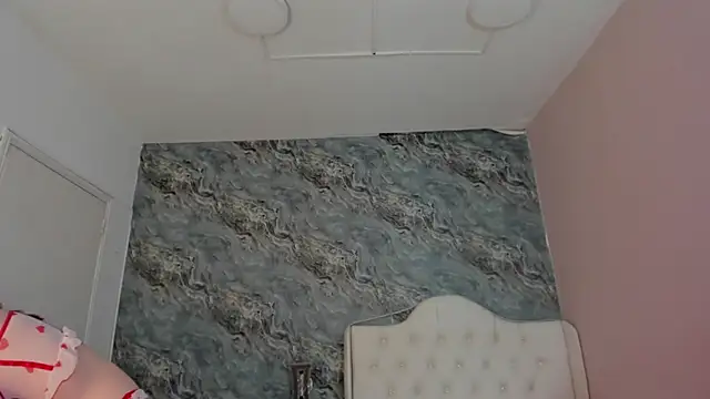 Snapshot of CAMILLEN_PETTID chatting on 03/19/25, 01:43 CAMILLEN PETTID online show from 03/19/25, 01:43