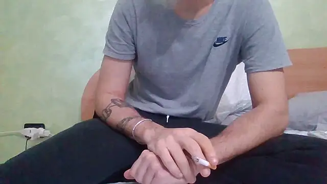 Snapshot of Drogon1000 chatting on 01/18/26, 04:32 Drogon1000 online show from 01/18/26, 04:32