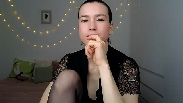 Snapshot of AliciaNewell chatting on 07/04/26, 04:19 AliciaNewell online show from 07/04/26, 04:19