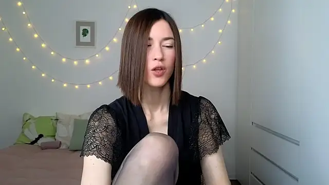 Snapshot of AliciaNewell chatting on 07/20/26, 04:31 AliciaNewell online show from 07/20/26, 04:31