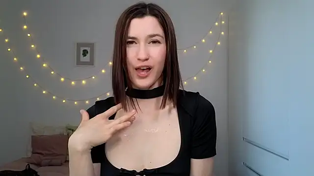 Snapshot of AliciaNewell chatting on 06/08/26, 12:06 AliciaNewell online show from 06/08/26, 12:06