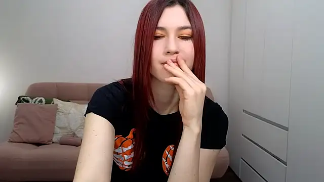 AliciaNewell online show from 10/30/25, 06:01