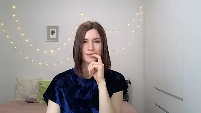 Snapshot of AliciaNewell chatting on 06/13/26, 04:43 AliciaNewell online show from 06/13/26, 04:43