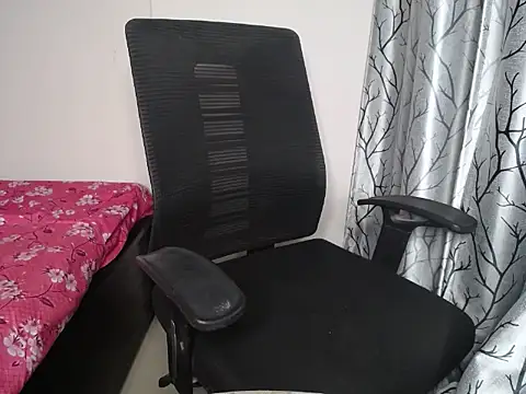 Snapshot of Naila00 chatting on 02/28/26, 03:55 Naila00 online show from 02/28/26, 03:55