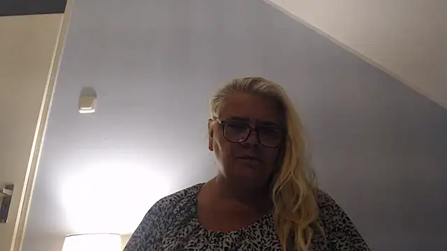 hotladymoon online show from 07/21/26, 08:43