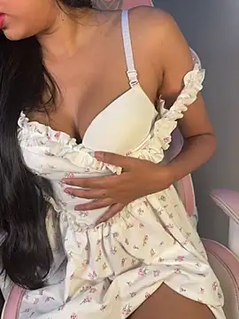 Snapshot of sneha_babe chatting on 06/08/26, 08:15 sneha babe online show from 06/08/26, 08:15