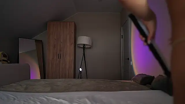 VikkiLustfull online show from 11/04/25, 10:19