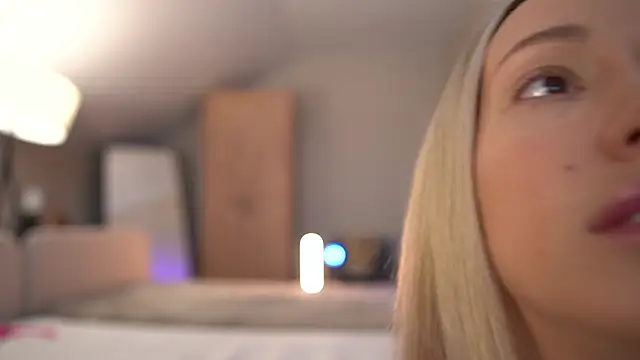 Snapshot of VikkiLustfull chatting on 02/05/26, 12:12 VikkiLustfull online show from 02/05/26, 12:12