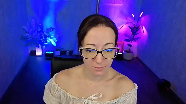 Snapshot of kimberlyray777 chatting on 10/08/25, 01:18 kimberlyray777 online show from 10/08/25, 01:18