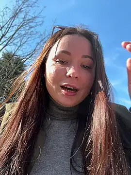 Snapshot of dreams4u chatting on 03/07/25, 09:51 dreams4u online show from 03/07/25, 09:51