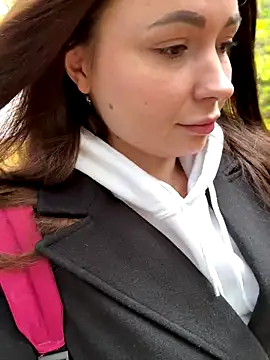 Snapshot of dreams4u chatting on 10/22/25, 10:36 dreams4u online show from 10/22/25, 10:36