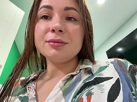 Snapshot of dreams4u chatting on 11/07/25, 10:42 dreams4u online show from 11/07/25, 10:42