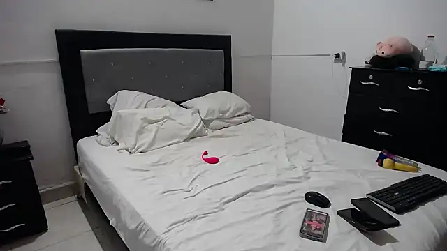 swcoupleyyg online show from 09/18/25, 02:09