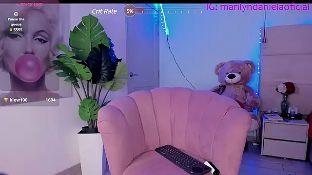 Marily Daniela  online show from 02/09/25, 04:04