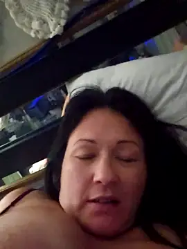 Snapshot of sweetkitty111 chatting on 12/21/25, 08:38 sweetkitty111 online show from 12/21/25, 08:38