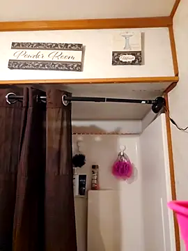 sweetkitty111 online show from 10/28/25, 04:02