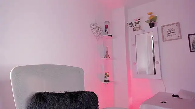  Caroliinee  online show from 10/02/25, 06:33