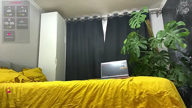 Snapshot of Marina- chatting on 02/17/26, 08:33 Marina- online show from 02/17/26, 08:33