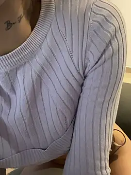 Snapshot of AllieEvans chatting on 03/02/25, 11:17 AllieEvans online show from 03/02/25, 11:17