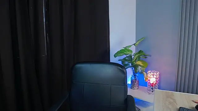 Snapshot of AllieEvans chatting on 02/22/25, 09:26 AllieEvans online show from 02/22/25, 09:26