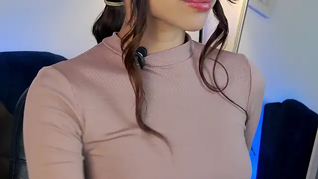 Snapshot of AllieEvans chatting on 03/14/26, 09:54 AllieEvans online show from 03/14/26, 09:54