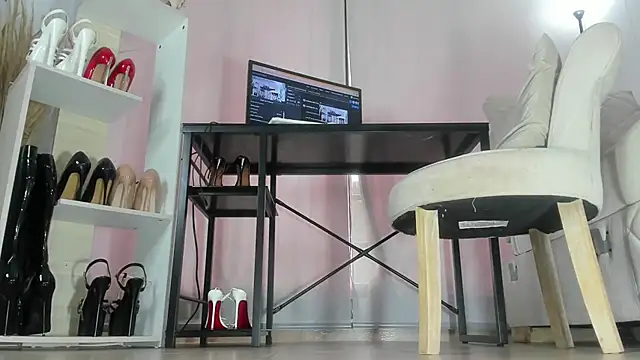 solsmithxx online show from 12/02/25, 07:48