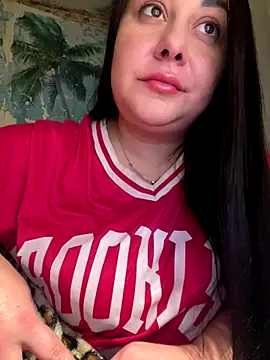 DaisyStreet online show from 12/17/25, 03:39