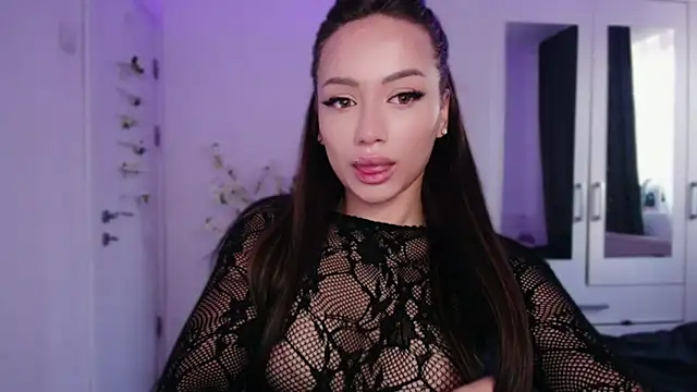 Snapshot of KaylaLaine chatting on 11/01/25, 06:41 KaylaLaine online show from 11/01/25, 06:41