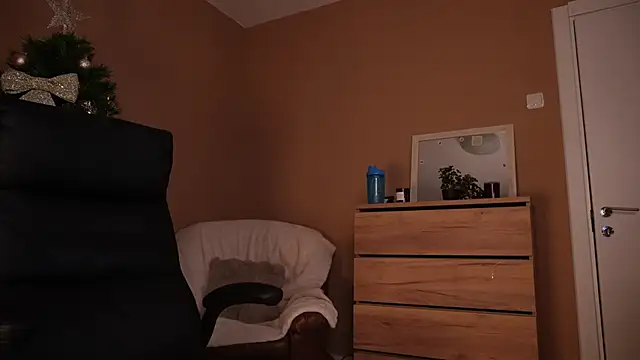 Snapshot of KaylaLaine chatting on 12/18/25, 07:13 KaylaLaine online show from 12/18/25, 07:13