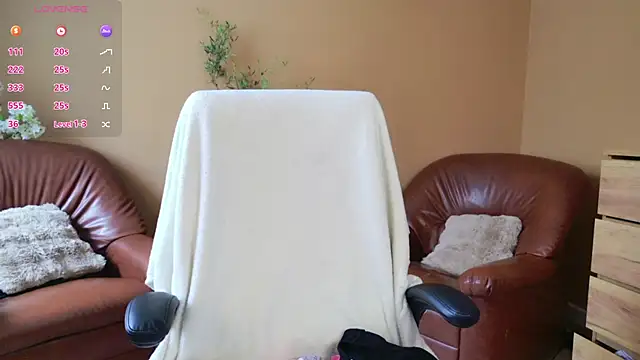 KaylaLaine online show from 04/10/26, 06:20