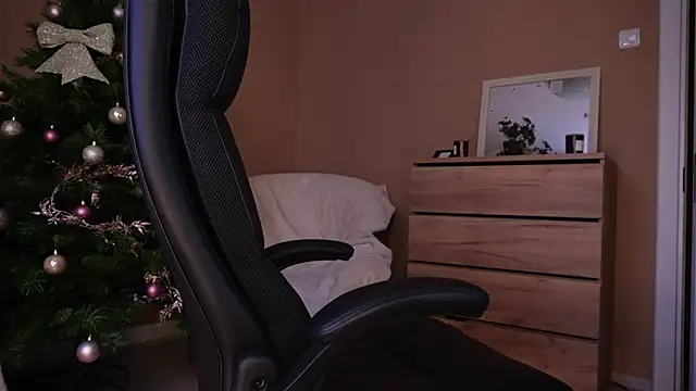 KaylaLaine online show from 12/19/25, 07:11