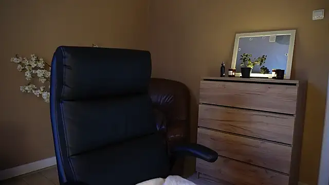 Snapshot of KaylaLaine chatting on 11/22/25, 07:18 KaylaLaine online show from 11/22/25, 07:18