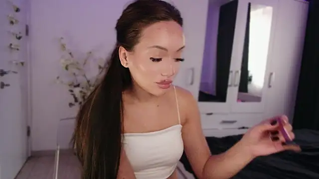 Snapshot of KaylaLaine chatting on 11/03/25, 07:02 KaylaLaine online show from 11/03/25, 07:02