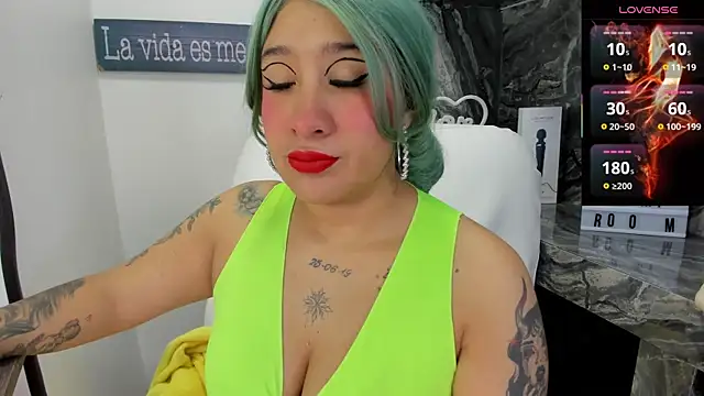 Snapshot of miss_danika chatting on 12/03/25, 10:58 miss danika online show from 12/03/25, 10:58