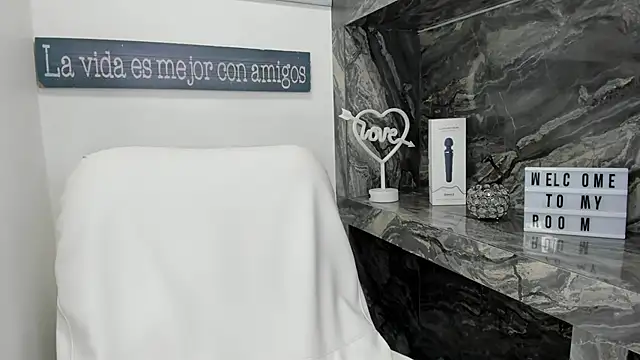 Snapshot of miss_danika chatting on 11/12/25, 11:03 miss danika online show from 11/12/25, 11:03