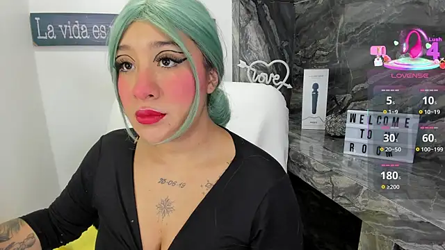 Snapshot of miss_danika chatting on 11/25/25, 10:59 miss danika online show from 11/25/25, 10:59