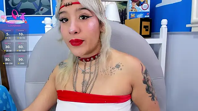Snapshot of miss_danika chatting on 03/19/25, 11:06 miss danika online show from 03/19/25, 11:06