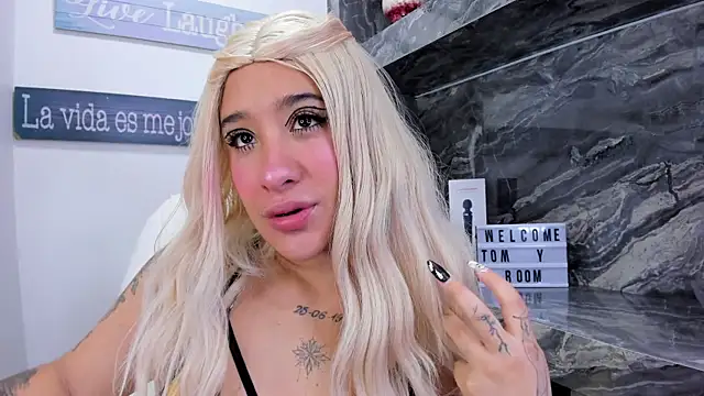 Snapshot of miss_danika chatting on 10/21/25, 11:09 miss danika online show from 10/21/25, 11:09