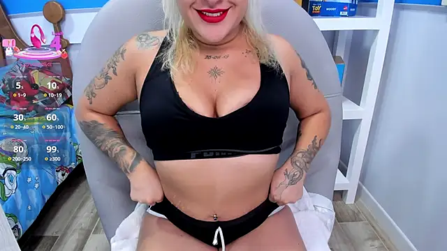 Snapshot of miss_danika chatting on 03/06/25, 11:03 miss danika online show from 03/06/25, 11:03