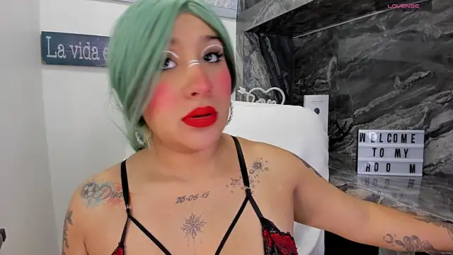 Snapshot of miss_danika chatting on 12/05/25, 11:09 miss danika online show from 12/05/25, 11:09