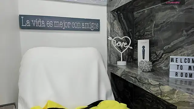 Snapshot of miss_danika chatting on 11/18/25, 11:02 miss danika online show from 11/18/25, 11:02