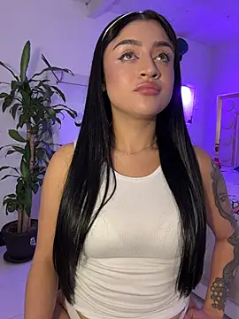 lucianaroy online show from 12/03/25, 12:01